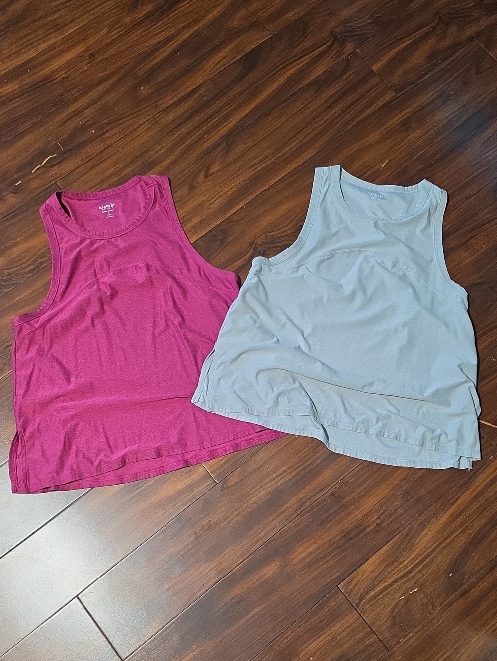 Two-Pack Tank Tops in Fuchsia and Light Blue-Grey